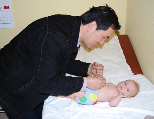 Dokter Sun behandeld ook jouw baby acupunctuur bij een baby